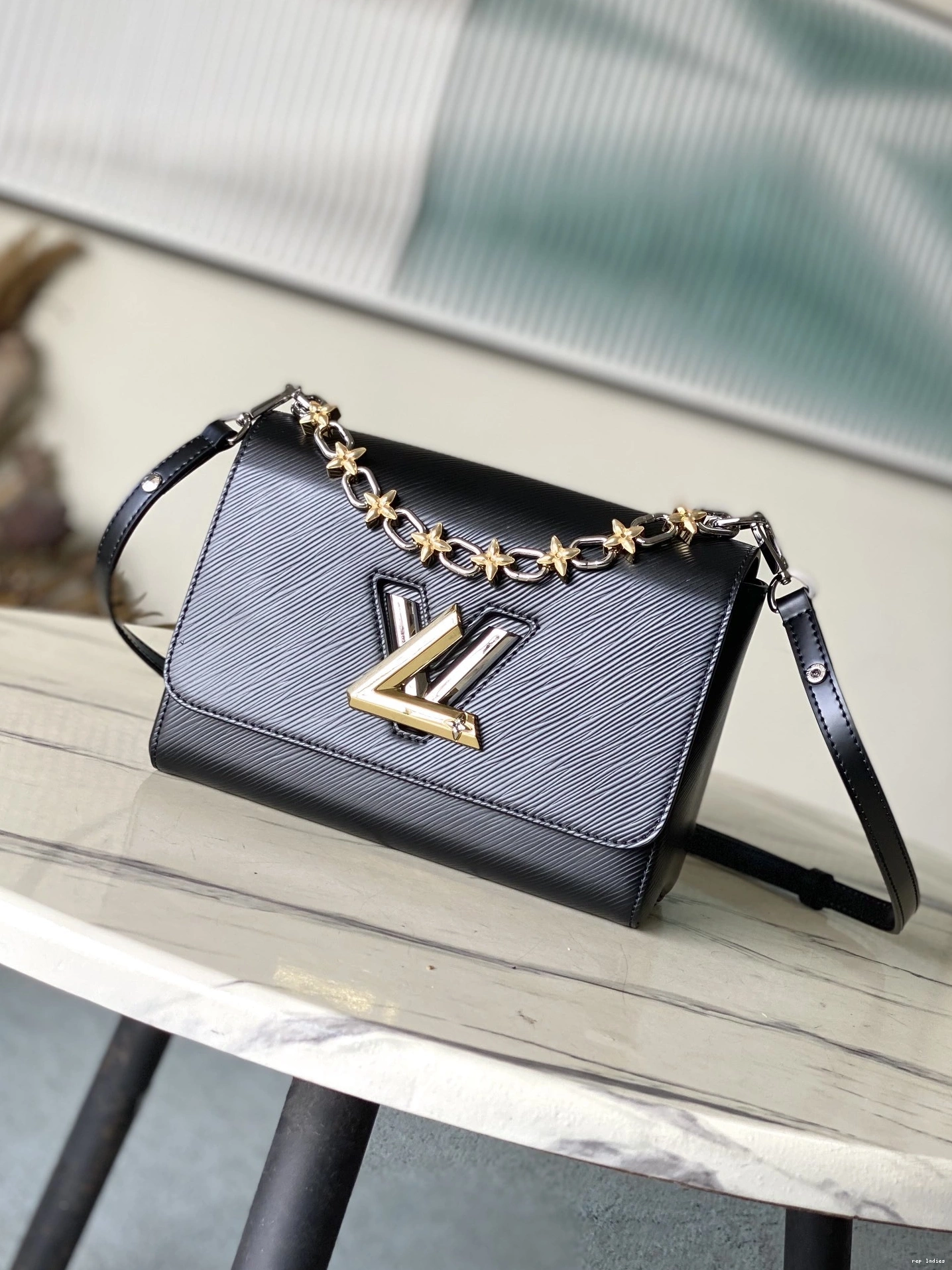 Cheap LOUIS VUITTON TWIST MM-23*17*9.5CM 0816